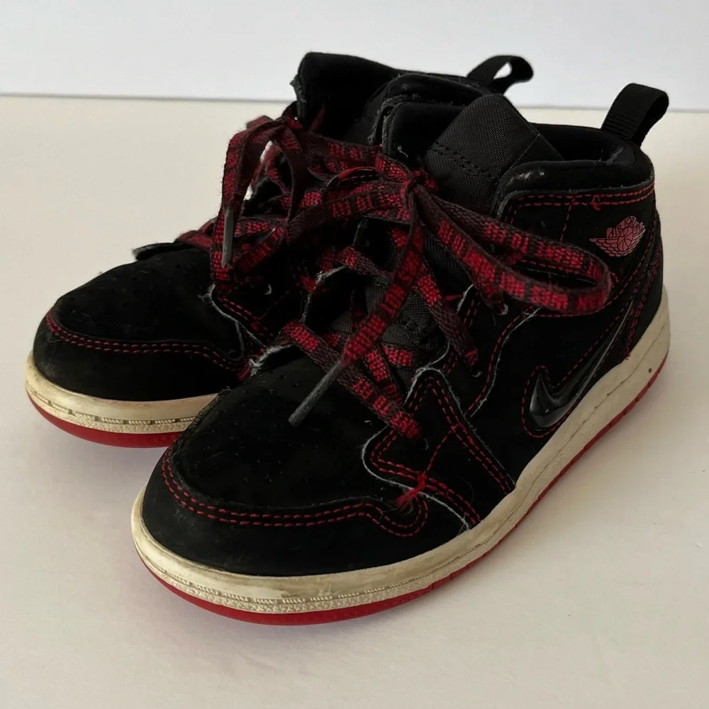 Nike Air Jordan 1 Mid Fearless Black/Red Size 9